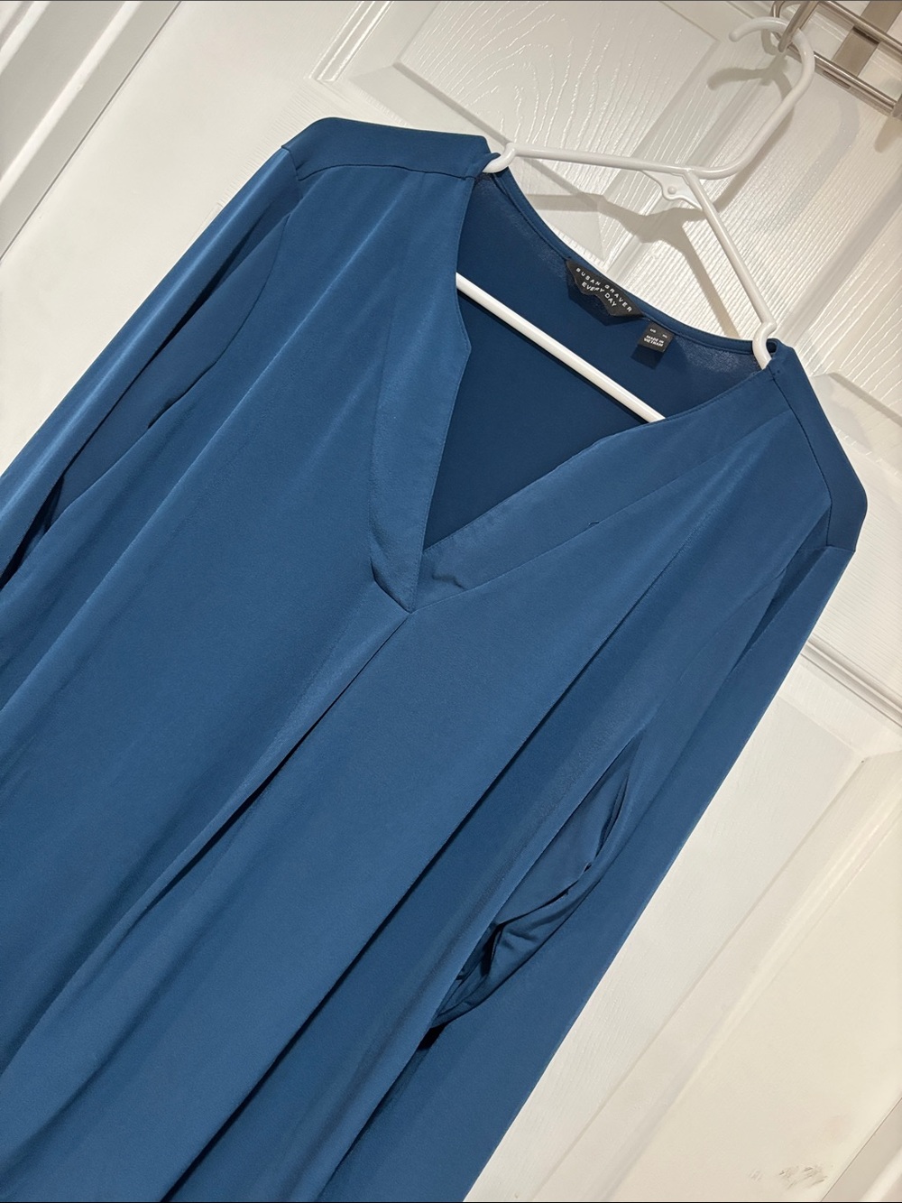 SUSAN GRAVER Navy Blue V Neck Long Sleeve Liquid Knit Blouse
